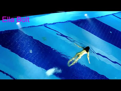 ❤️ Non podo deixar de mirar, unha moza loira que é sorprendida nadando espida na piscina do resort ELLA BOLT ️❌ Porno casero en % gl.com-fullporner.ru % ️❤